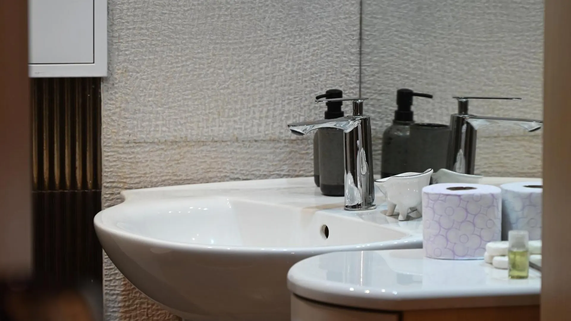 Apartment Slaveykov Sqr Urbanlux Topcentre 2Bdr Free Parking Sofia