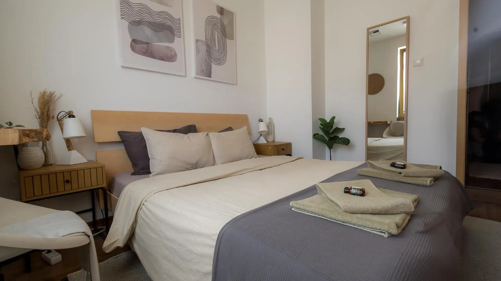 Apartment Slaveykov Sqr Urbanlux Topcentre 2Bdr Free Parking Sofia