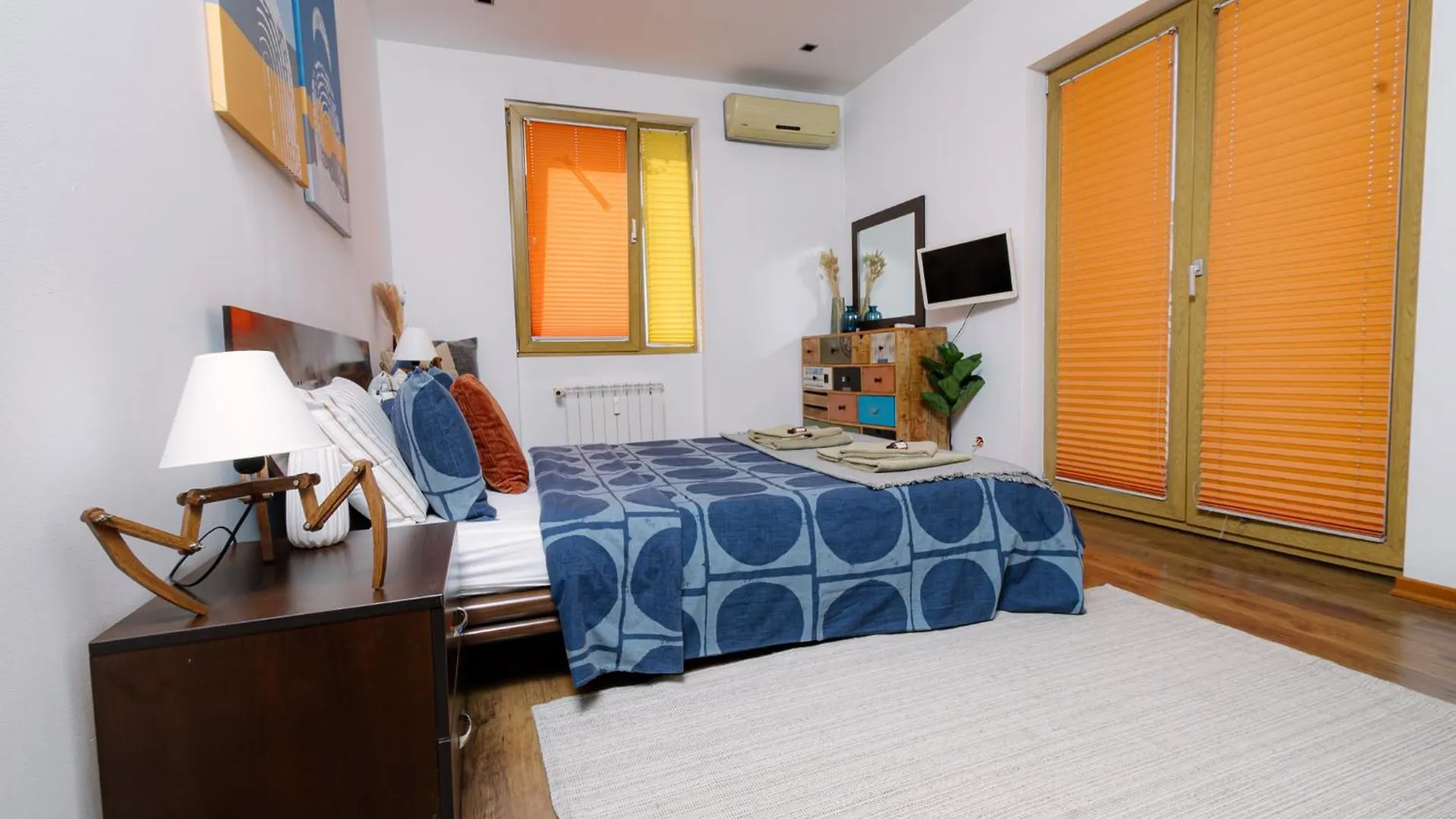 Slaveykov Sqr Urbanlux Topcentre 2Bdr Free Parking Sofia Apartment